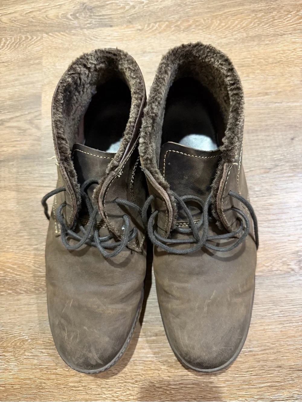 Johnston and Murphy Chukka Boot with Shearling Inner